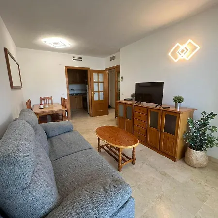 Hermoso Piso En Edificio Gemelos En דירה *