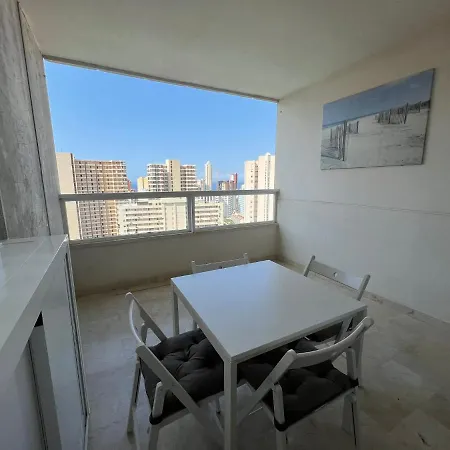 Hermoso Piso En Edificio Gemelos En דירה *
