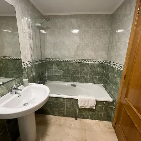 Hermoso Piso En Edificio Gemelos En בנידורם